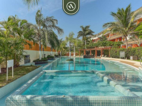 Beautiful 2 BR Condo - Near the Beach - Pool